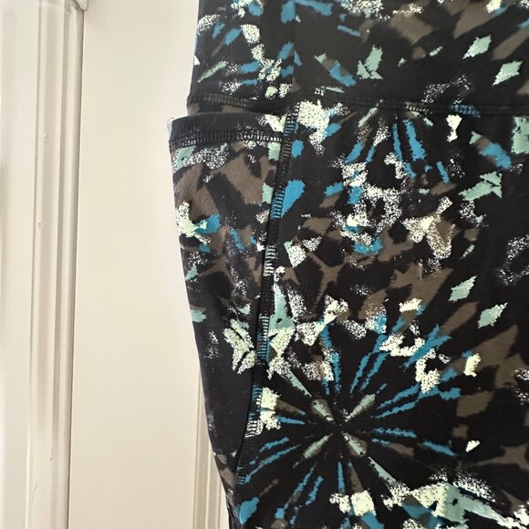 Livi By Lane Bryant Capri Leggings Black/Teal Abstract Print Lace-Up Hem 14/16 P - Picture 8 of 9